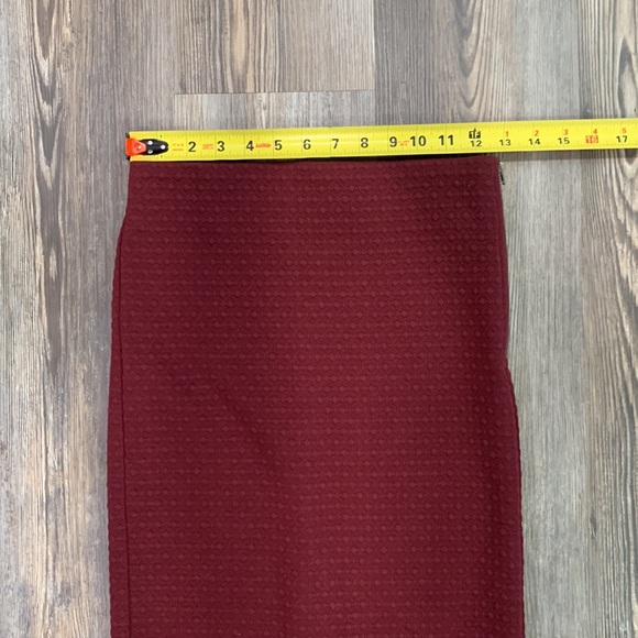 Ann Taylor LOFT Textured MIDI Pencil Skirt - Picture 4 of 8